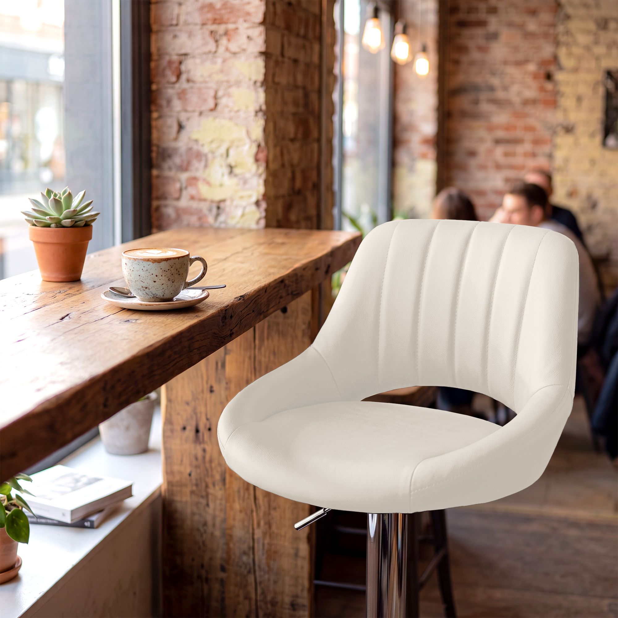 Tabouret de bar Milet avec structure stable chromée