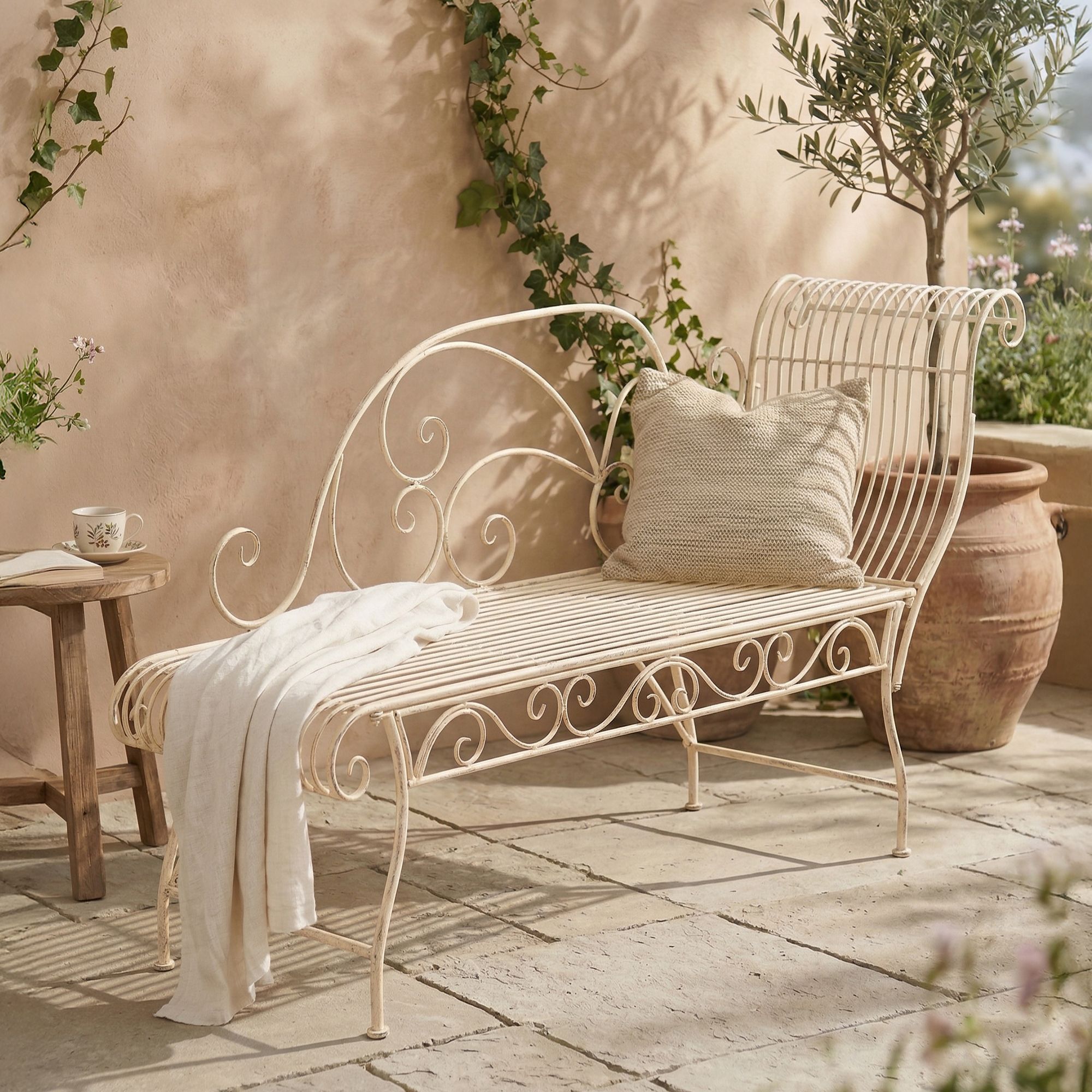 Banc de jardin Karma robustesse style et confort pour votre extérieur