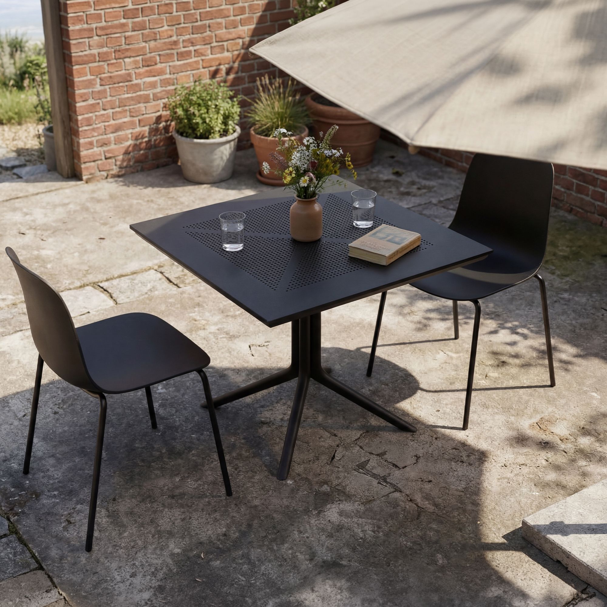 Ensemble de mobilier de jardin Zeron avec 2 chaises