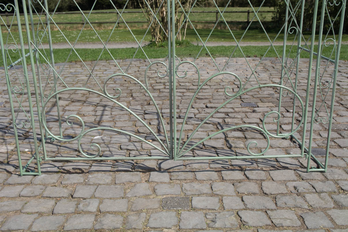 Arche à rosiers en fer Melissa avec porte