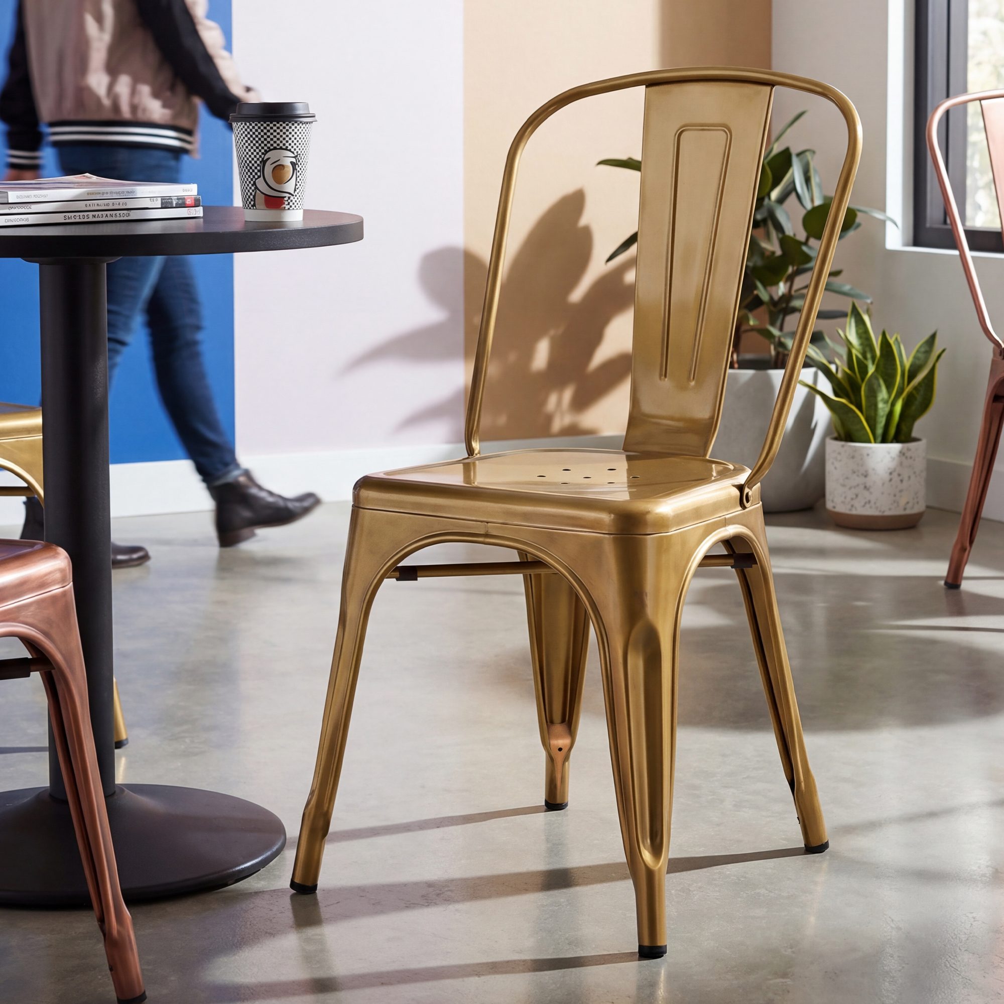 Chaise empilable en metal Benedikt