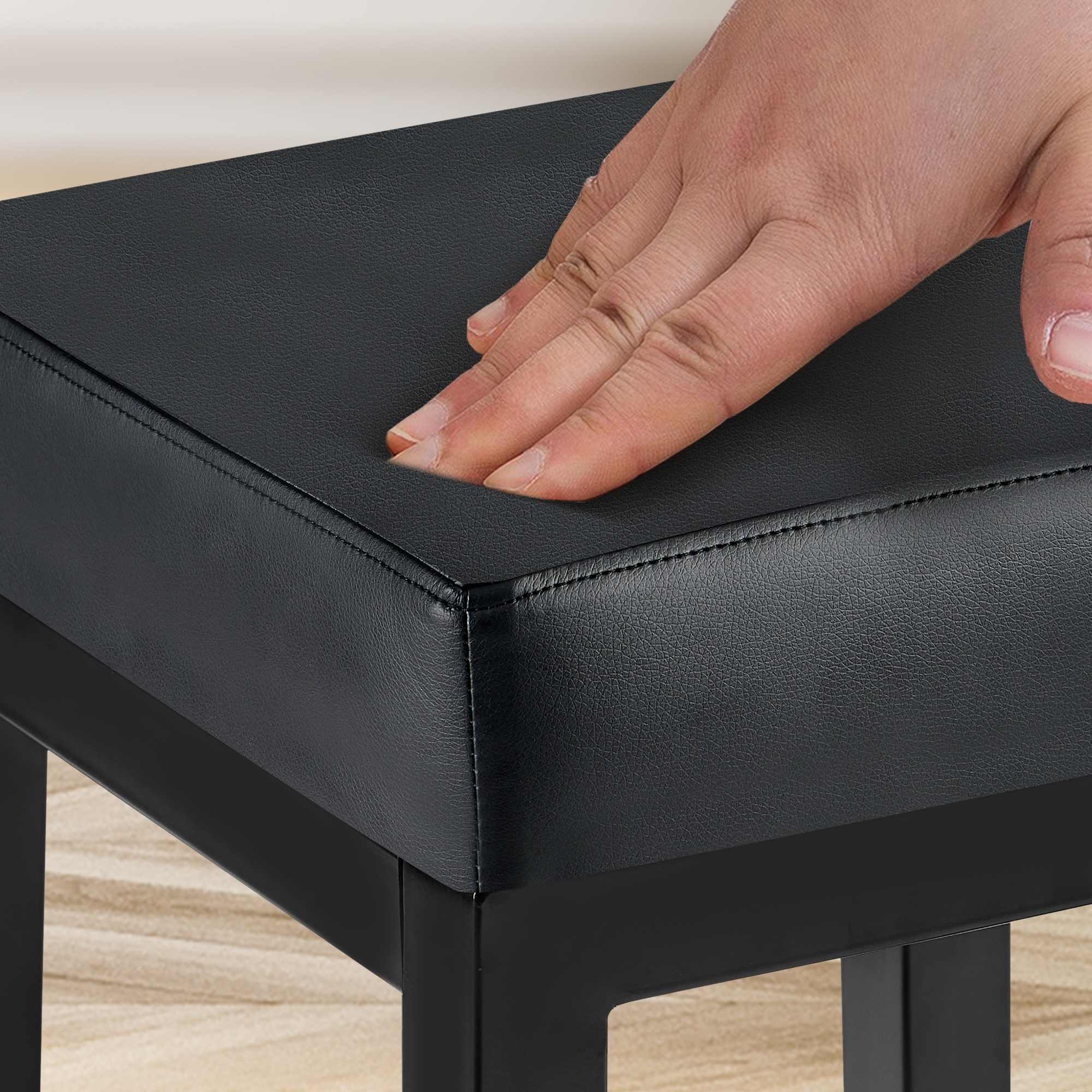 Tabouret de bar Taylor revêtement similicuir hauteur d'assise 78 cm piètement métal noir