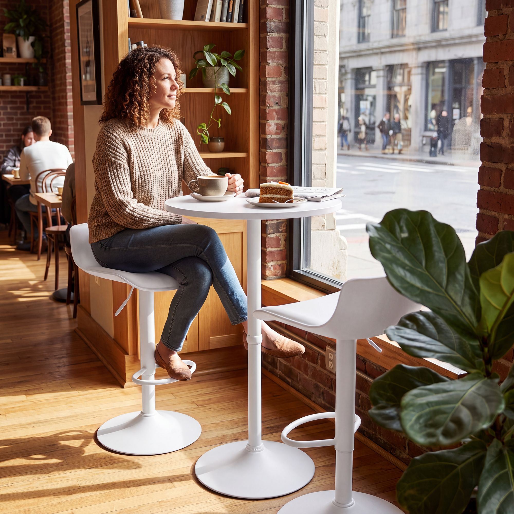 Ensemble table haute Navo avec 2 tabourets de bar en similicuir