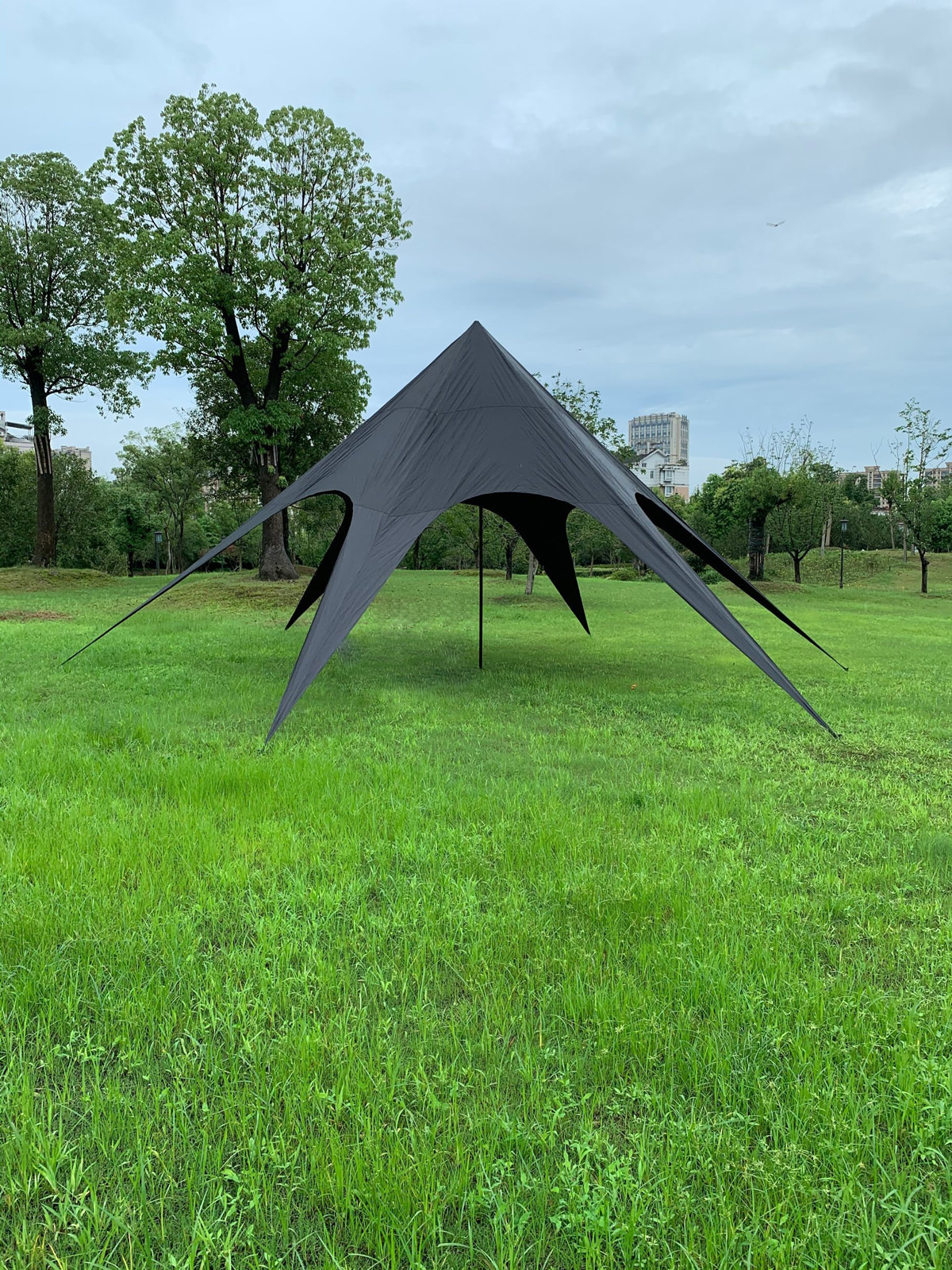 Tente XL forme étoile 14m